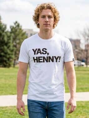 NWT Queer Eye Unisex White Short Sleeve Graphic Tee Shirt “Yes Henny” - Size M